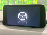 【マツダコネクトナビ】車内の雰囲気にマッチした一体型タイプのナビ。各種車輌設定やBluetooth再生等、様々な機能が楽しめます。直感的なダイヤル操作が可能で、使い勝手も良好です。