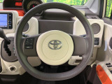 インテリアに合わせたデザインのステアリングは、運転される方のことも考え、運転しやすい形状、大きさです。是非一度、実際に触ってお確かめください。