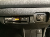 ハンドルの右下にETC2.0がついています。高速道路の料金所の通過も楽々です!。 カードの取り出しもしやすい場所についています。