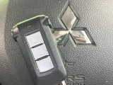 【オペレーションキー】カバンやポケットに入れたままでもドアの施錠・解錠が可能なスマートキーを装備。エンジンのオン・オフ時もカギを取り出す必要が無いからとっても便利です♪