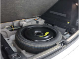 スペアタイヤが装着!! パンク補修キットとジャッキもあります。
