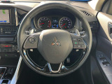 【純正革巻きステアリング】上質な革を使用することで、手にしっかり馴染みとても運転しやすいハンドルです♪