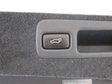 パワーバックドア搭載でバックドアの開閉が指1本♪