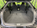 積み下ろしのしやすいデッキにはたっぷりと荷物を積み込んでいただけます。遊びから仕事まで、様々なシーンで頼れます♪