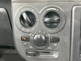 寒い冬も暑い夏も全席に快適な空調を届けてくれる、ダイヤル式エアコンを装備♪