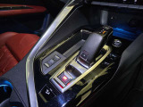 シフトレバーも操作性良く出来ています。運転縞柄ドライブモードを切り替え可能です。