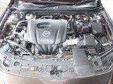 走りを支える心臓部はP5型スカイアクティブG1.5DОHCエンジンを搭載、独自開発の6速ATとの組合せにより、多段階変速ならではの滑らかで気持ちの良い走りをお楽しみ頂けます!