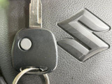 【キーレス】少し離れた場所からでもボタン一つでドアの開錠・施錠ができるのでとっても便利!ドアの鍵穴周りに傷をつけることもありません♪