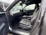 ゆったり、しっかりと座れるシートに運転席は高さ調節可能なパワーシート付き!シート位置の前後と高さ、レバーの上下左右の調節で自分にあったポジションを見つけることができます!