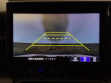【バックカメラ】運転が苦手な方も車庫入れラクラクです!ギアをリバースに入れれば自動的に切り換わりますので、面倒な操作は不要です♪狭い駐車場もお車を傷つけず安心ですね!