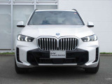 BMWと言えば特徴的なキドニーグリル。ダイナミックなフロントマスクを演出します。