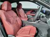 【コックピットシート】BMW車の主役席。車体中央にくる様に配置し車両重心とが一致する事でドライバーと車との一体感あるドライビングを実現。人間工学に基づき形成した形状が長時間のドライブ疲労も軽減します!