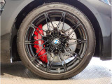 【BMWアロイホイル】軽量かつ強度に拘ったアロイホイル。走行性能ポテンシャルを引き出す設計。車の足元を引き締めてくれる大きなポイントはアロイホイルです。