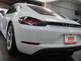 1Fは当社が展開する『トライアンフ横浜港北』 1F駐車場より2Fへお上がりくださいませ。