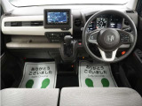 運転にかかわる様々な操作を安全に行えるように視点移動が少なく、操作性に配慮されたスイッチ類が凝縮されたコクピットです。
