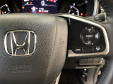 ハンドルにHondaセンシング系のクルーズコントロールやレーンキープアシストなどのスイッチが装備されています。ハンドルから手を離さず安全に操作できます。