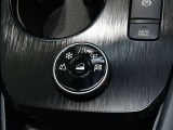 ドライブモードセレクターは直感的に操作のしやすいグラフィック表示が付いたダイヤル式になっています。