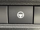 【ハンドル支援】左右のレーンマーカーを検出し、車線中央付近を走行するようにステアリングを制御し、運転者のハンドル操作を支援します。機能には限界があるためご注意ください。