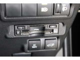 高速道路の利用時に便利なETC。料金所での停車や小銭を探す手間がなくなり快適です♪見た目もすっきりとしたビルトインタイプを装備しています。