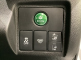 Hondaセンシング用の、VSA(ABS+TCS+横滑り抑制)解除とレーンキープアシストシステムのメインスイッチなどはハンドルの右側に装備しています。燃費に役立つECONボタンもここです。