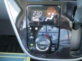 オートエアコンなので、お好みの温度に設定することで車内を快適にしてくれます。