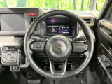インテリアに合わせたデザインのステアリングは、運転される方のことも考え、運転しやすい形状、大きさです。是非一度、実際に触ってお確かめください。