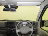 ドライバー目線で、使いやすく安全操作性と良好な視界を実現した運転席です。