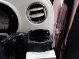運転席のカップホルダーはエアコンの吹き出し口の前にありますので冷やしたり温めたり出来ます☆