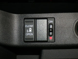 【電動スライドドア】ボタン一つで自由自在に開閉が可能!指先一つでドアの開閉できるので非常に便利な装備です!挟み込み防止機能もついているので小さなお子様がいる方も安心です!