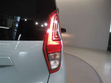 LEDテールライトです。省電力、高輝度のLEDは明るく照らすので夜間運転時の視認性を高めます。スタイリッシュな見た目で細かいところもこだわりたいあなたに!
