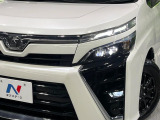 【LEDヘッドライト】悪天候や夜間走行時も良好な視界を確保し安心して運転できる高輝度LEDヘッドライトを装備!点灯速度が早く、消費電力も抑えられています。