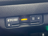 【ETC車載器】がついておりますので高速道路などの有料道路の料金所を停止することなく通過できます。当店でセットアップも可能ですのでご納車当日よりご利用いただけます。