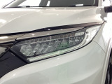 LEDヘッドライトは、点灯の瞬間から最大光量を発揮し、突然暗くなるトンネルなどでの安定感を高めます。