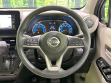 インテリアに合わせたデザインのステアリングは、運転される方のことも考え、運転しやすい形状、大きさです。是非一度、実際に触ってお確かめください。