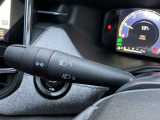 車の状態を示す重要なデータをデジタル表示し、ドライバーは真正面で確認できます。ディスプレイは、カスタマイズできます。