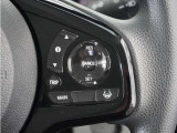 【アダプティブクルーズコントロール】予め設定した車速内でクルマが自動的に加減速。前走車との適切な車間距離を維持しながら追従走行します。【LKAS】車線維持支援システムでステアリング操作を支援。