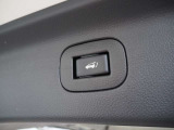 ☆荷物の多い際や手がふさがっている際にも便利なパワーバックドアも搭載しております!