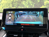 【パノラミックビューモニター】専用のカメラにより、上から見下ろしたような視点で360度クルマの周囲を確認することができます☆死角部分も確認しやすく、狭い場所での切り返しや駐車もスムーズに行えます。