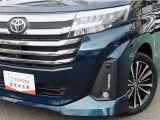 悪天候や夜間走行時も良好な視界を確保し安心して運転できる高輝度LEDヘッドライトを装備!省電力&長寿命。見た目もクールです。