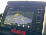 【バックカメラ】駐車時に後方がリアルタイム映像で確認できます。大型商業施設や立体駐車場での駐車時や、夜間のバック時に大活躍!運転スキルに関わらず、今や必須となった装備のひとつです!