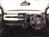 【前方視界】開放的な前方視界!運転がしやすく疲れにくいです♪窓が大きく、見通しがとっても良いおクルマですよ♪