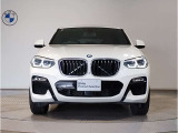 ☆BMWの代名詞とも言える【キドニーグリル】一目見ただけでBMW車であると認識できる確固たるアイコンとして存在感を放ちます☆
