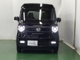 LEDヘッドライトを装備しています。LEDヘッドライトはとても明るく、雨の日や夜間走行も安全・安心です。オートライトコントロール付きで周囲の明るさに応じて自動で点灯・消灯します