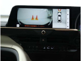 パノラミックビューモニター装備!トップビュー&フロントビュー・車両に取り付けたフロント、サイド、バックカメラの映像を合成して画面上に表示させることで、低速時の運転を補助する装置です。
