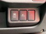 運転支援システムも多数装備されております。追突被害を軽減するエマージェンシーブレーキも付いております。