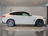 ☆BMWの前後重量配分50:50はエンジン自体をフロントタイヤよりも後ろにずらし、通常はエンジンルーム内に搭載される重量物であるバッテリーをトランクに移動させるなどして実現されています☆