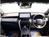 お車選びをお楽しみ頂けるよう、在庫車の展示スペースを十分に確保しております。