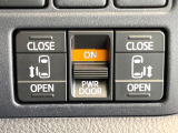 【両側パワースライドドア】スマートキーや運転席のスイッチで後席両側スライドドアの開閉が可能♪電動だから力を入れてドアを開ける必要が無く、小さなお子様でも簡単に開け閉めでき快適です♪