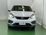 LEDヘッドライトを装備しています。LEDヘッドライトはとても明るく、雨の日や夜間走行も安全・安心です。オートライトコントロール付きで周囲の明るさに応じて自動で点灯・消灯します