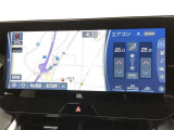 【SDナビゲーションシステム+JBLプレミアムサウンドシステム】12.3インチの大型ナビ!トヨタマルチオペレーションタッチの採用により、横長の画面を2分割する形で、画面を見やすく表示します。